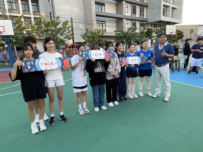 新生盃女子籃球競賽全校第二名圖片