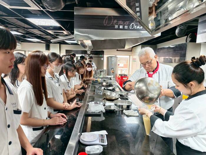 嘉義家職參訪圖片