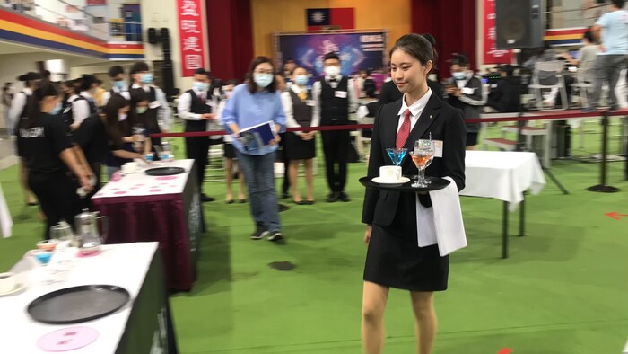 【恭賀】本系榮獲 第二屆建國盃全國調酒暨托盤、咖啡拉花: 大賽大專院校雙人托盤組 銀牌圖片