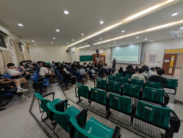 【114-2校外實習行前說明會】實習，是開啟職涯的第一把鑰匙！圖片